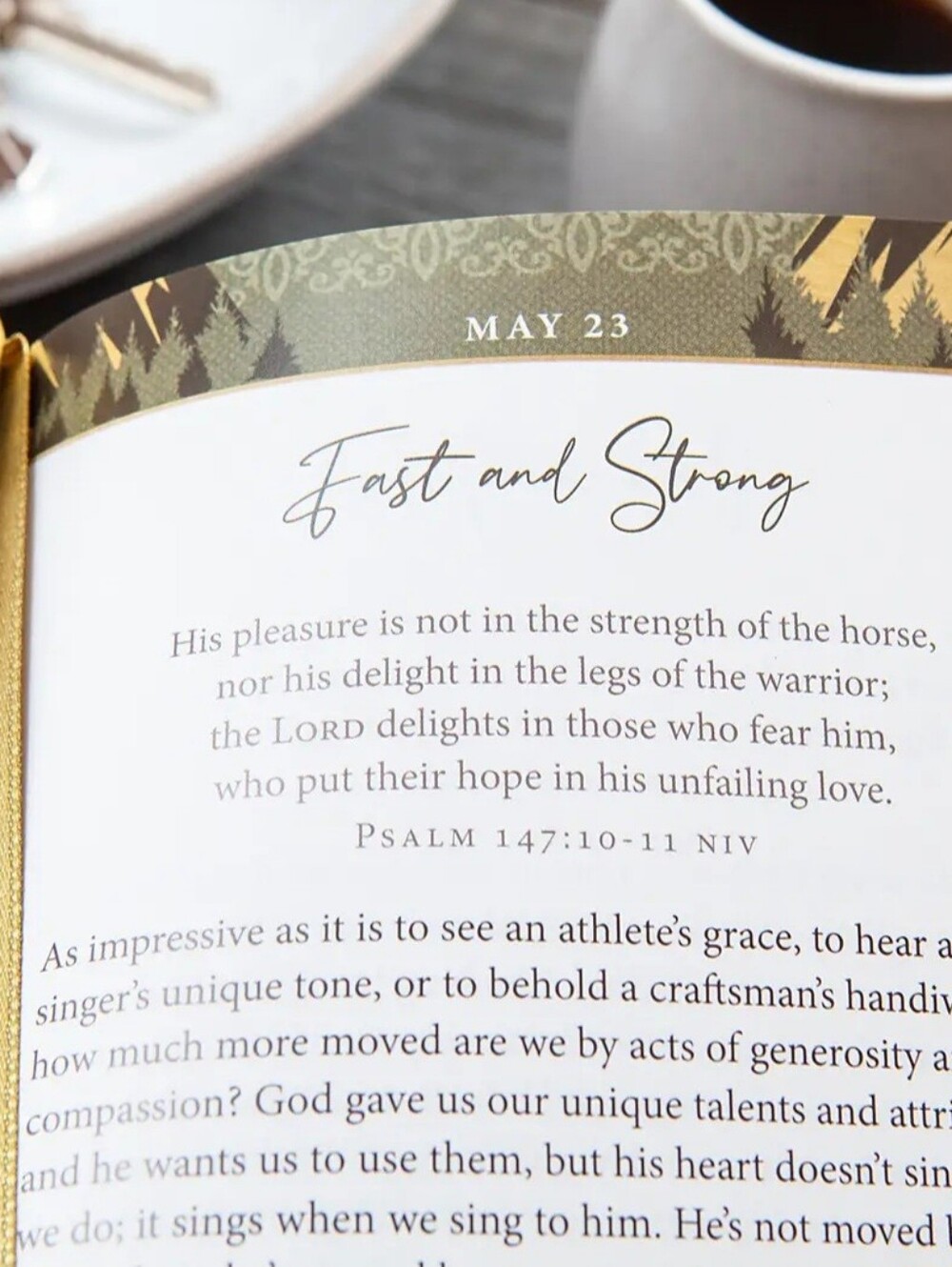 In Jesus' Name for Men - 365 Daily Devotions (Brown) - Picture 4 of 4